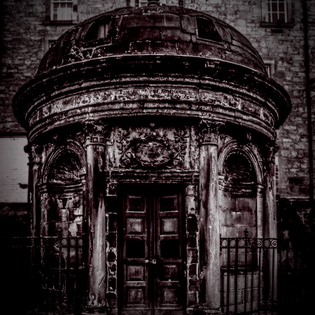 Mausoleo de George Mackenzie en el cementerio de Greyfriars, Edimburgo