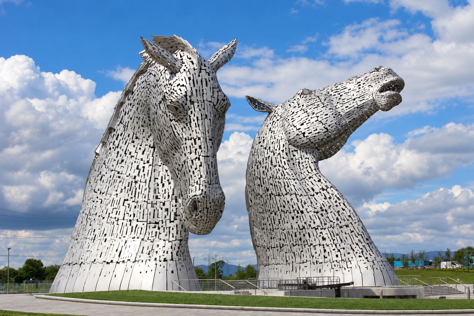 Las esculturas de los Kelpies en el parque The Helix, Falkirk
